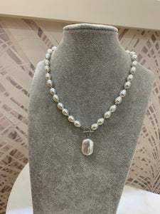 Collana perle e moschettone