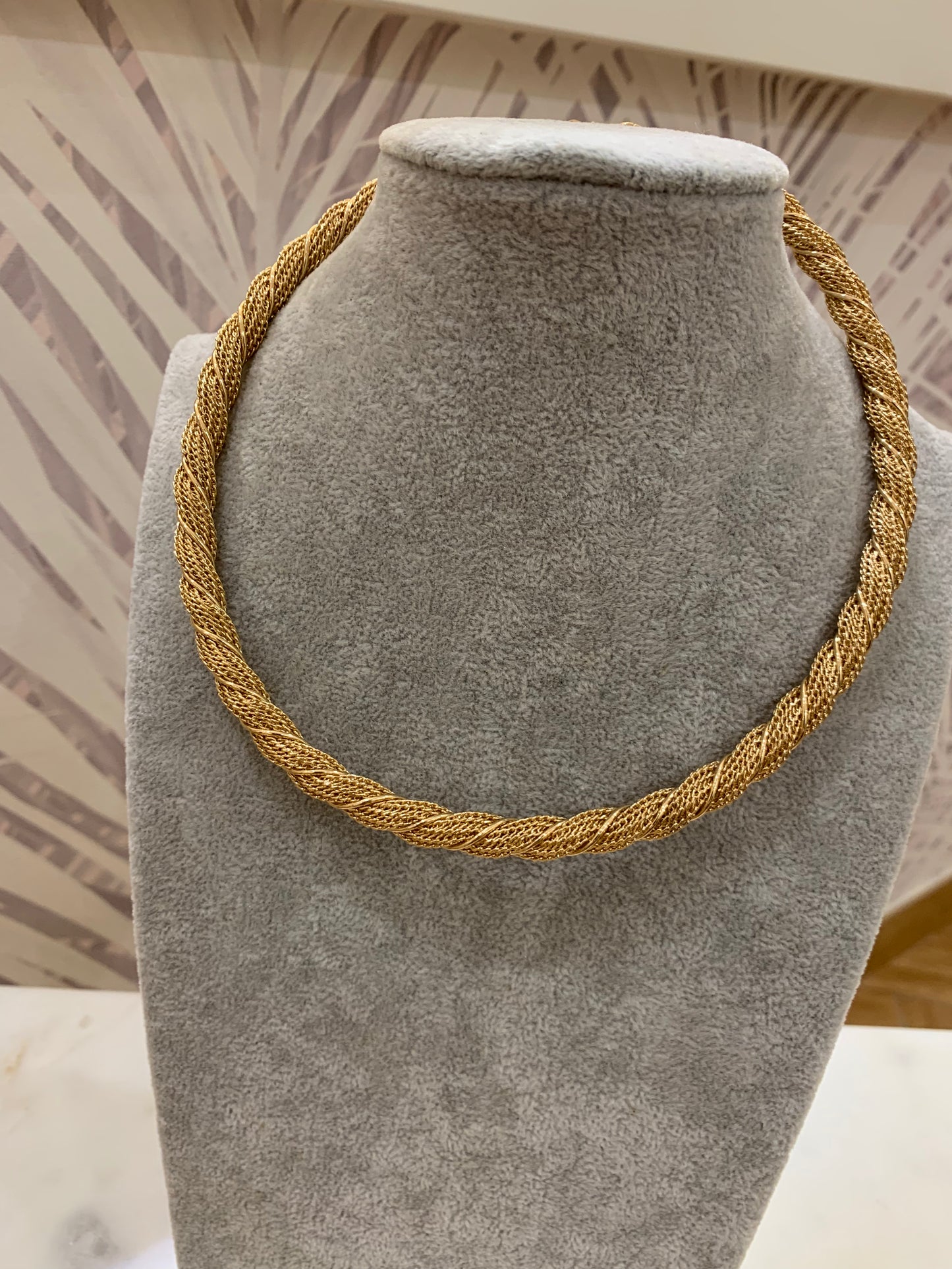 Collana oro rigida